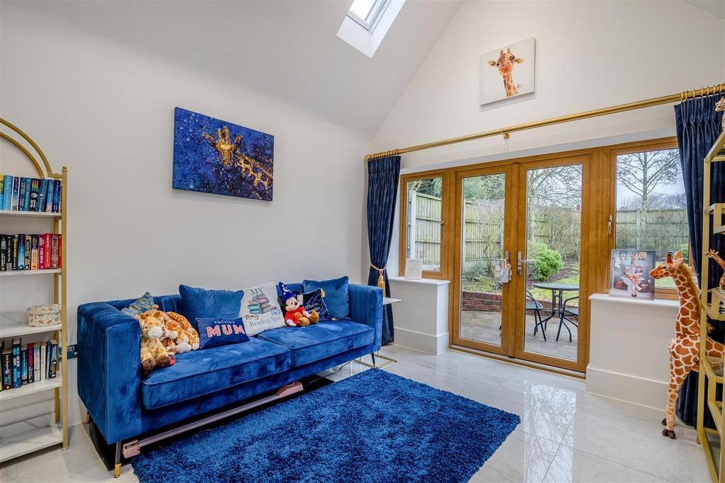 8677273-interior30.jpg