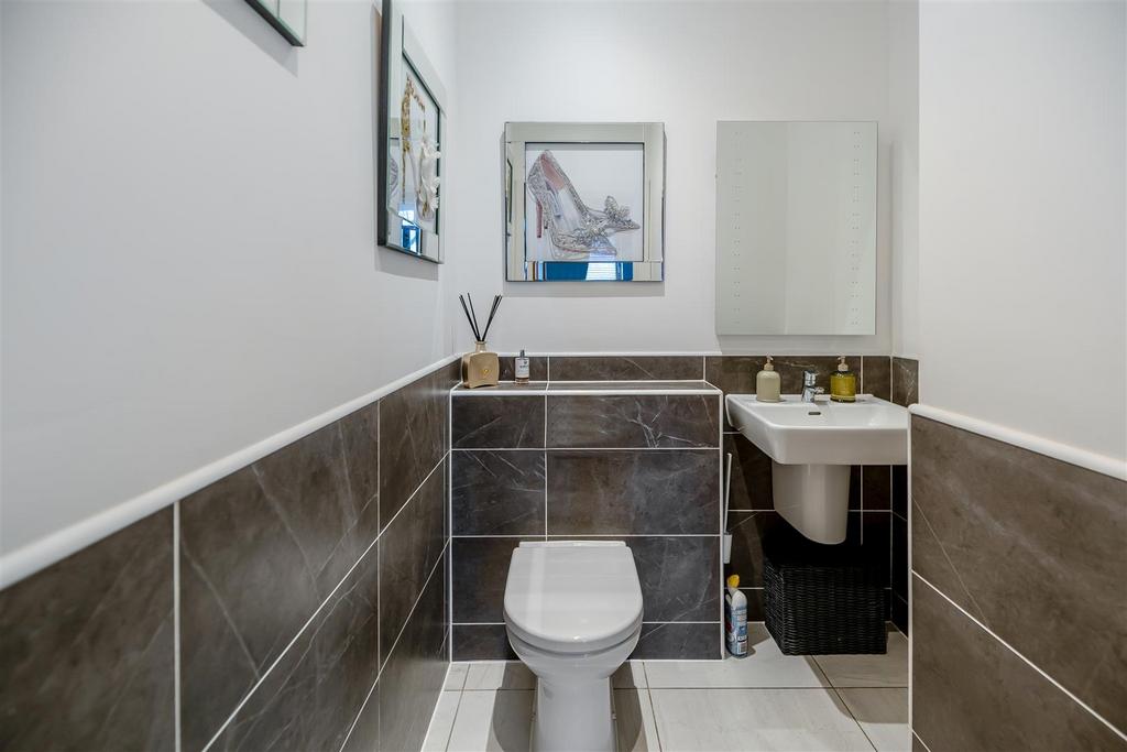 8677273-interior60.jpg