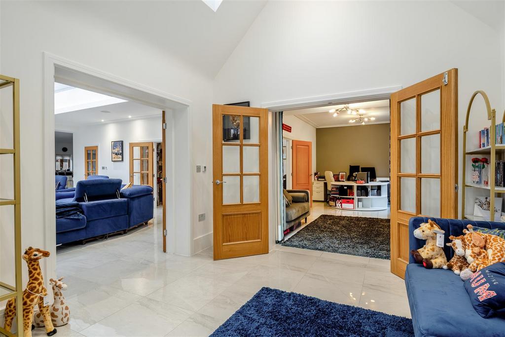 8677273-interior38.jpg