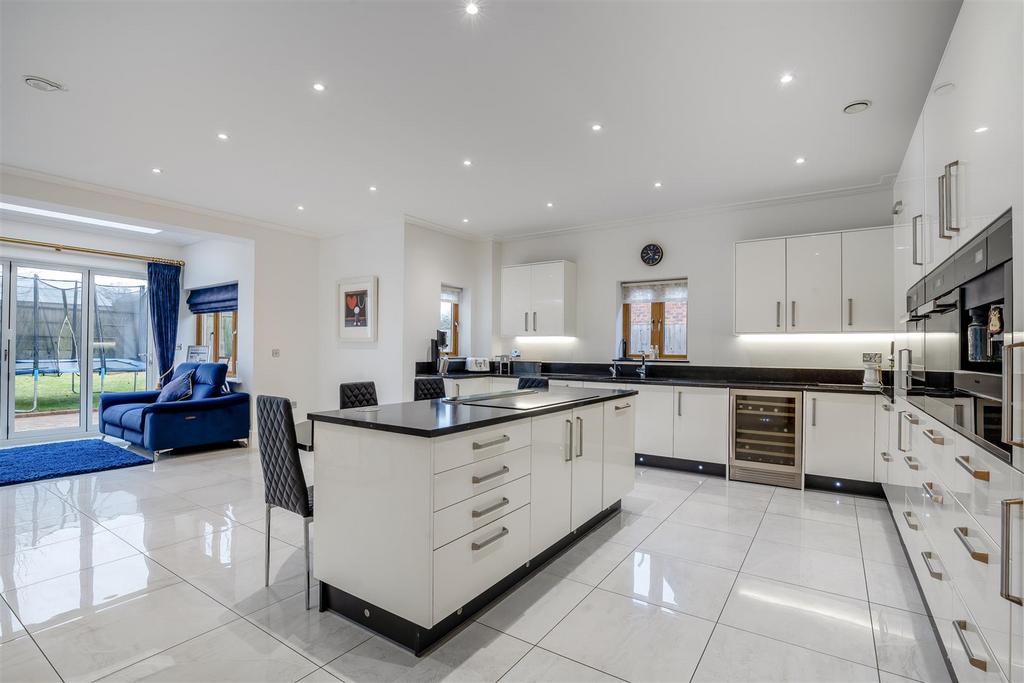 8677273-interior10.jpg
