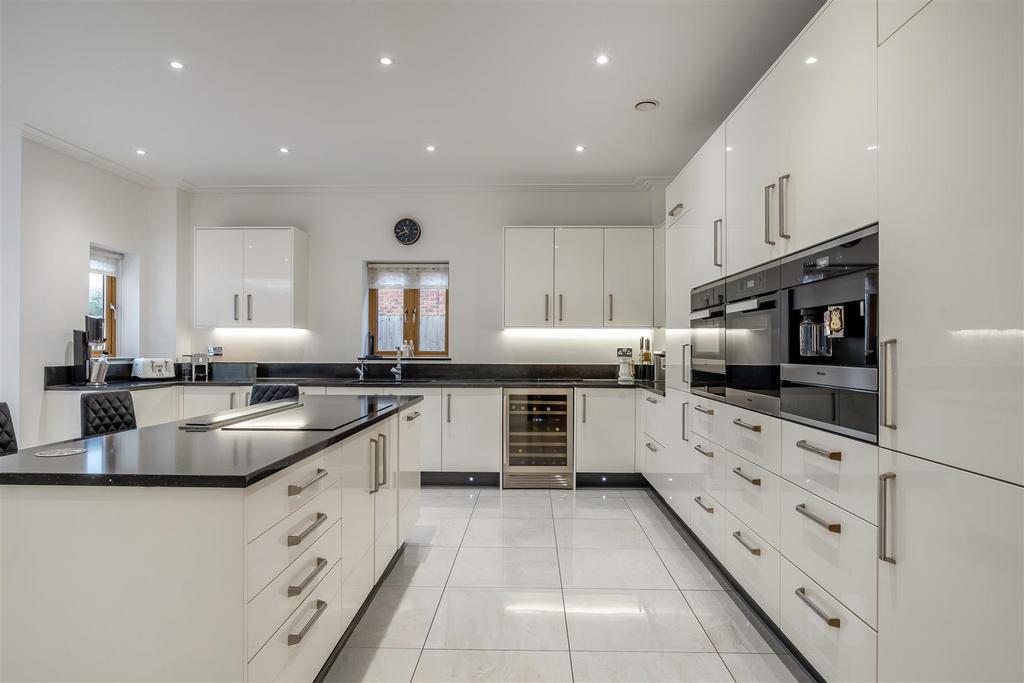 8677273-interior11.jpg