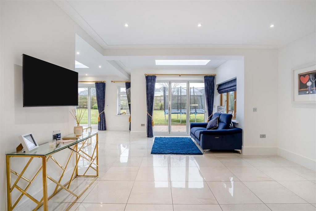 8677273-interior13.jpg