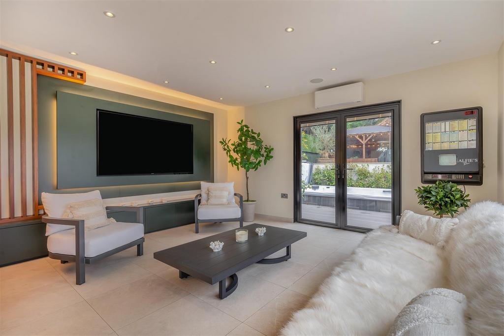 8625396-interior39.jpg