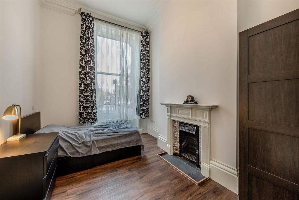 8531149-interior10.jpg