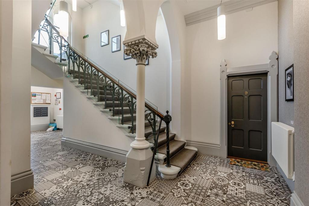 8531149-interior16.jpg