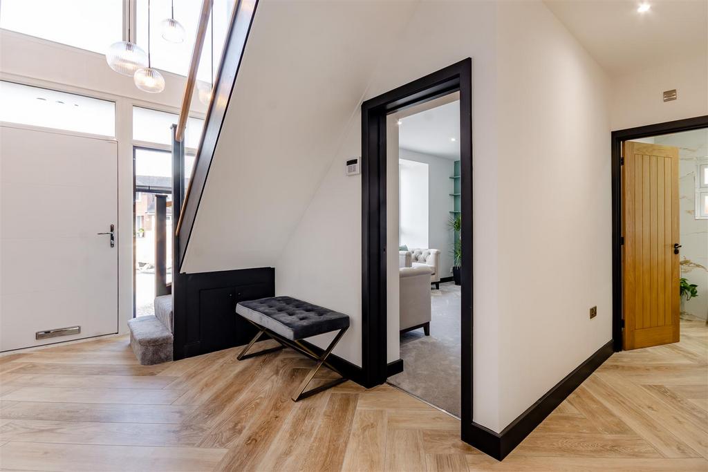 8653275-interior30.jpg