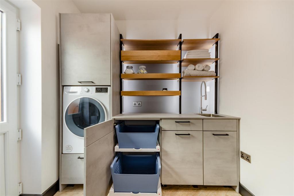 8653275-interior43.jpg
