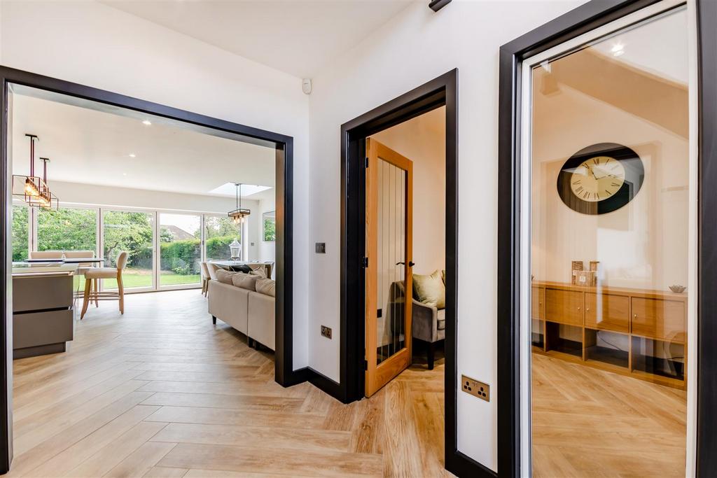 8653275-interior32.jpg