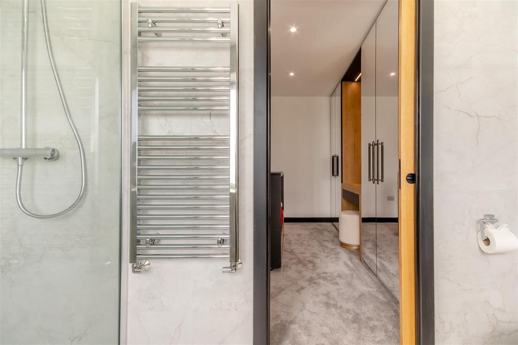 8653275-interior10.jpg