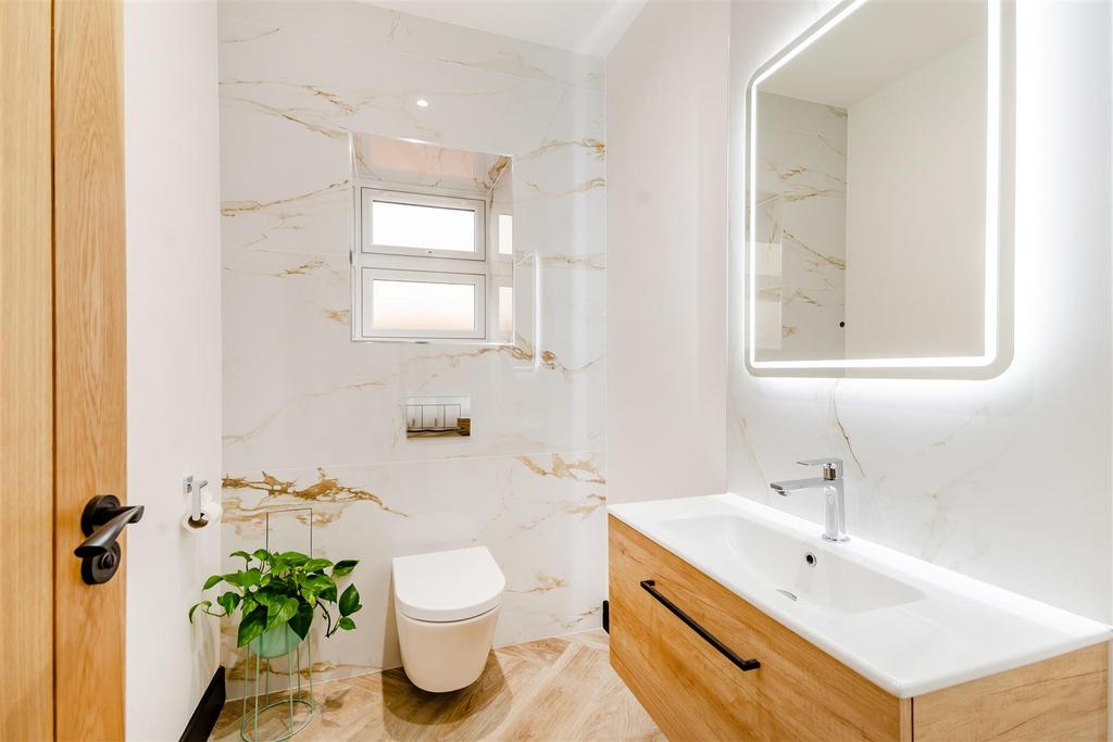 8653275-interior34.jpg