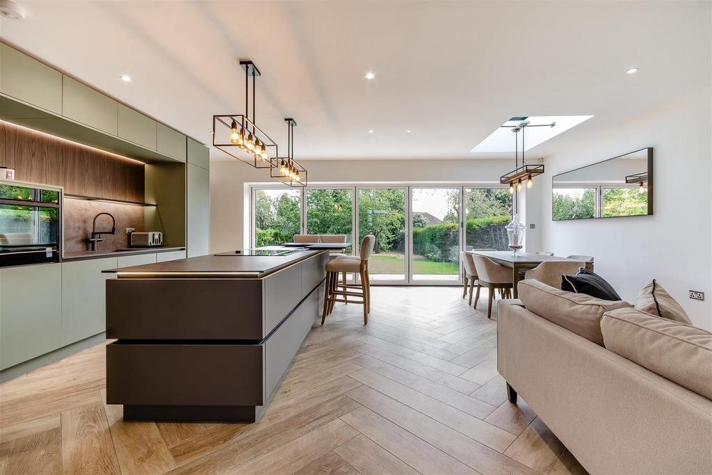 8653275-interior35.jpg