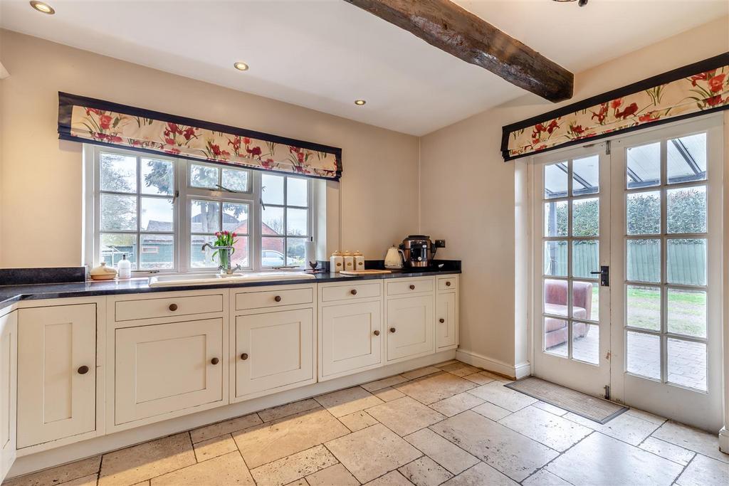 8639796-interior18.jpg
