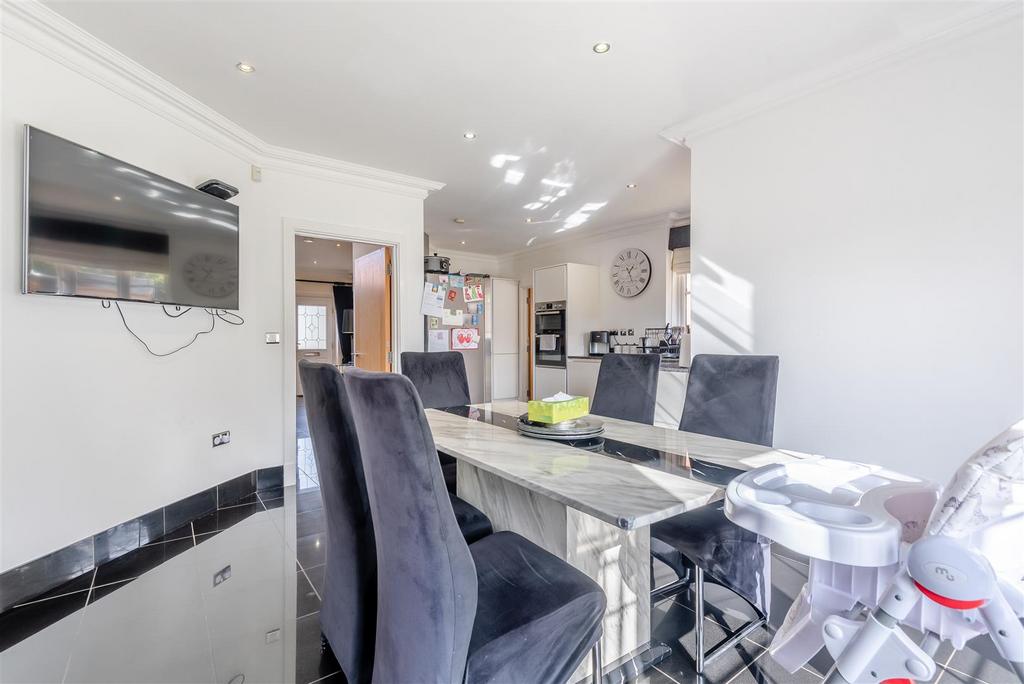 8681339-interior08.jpg