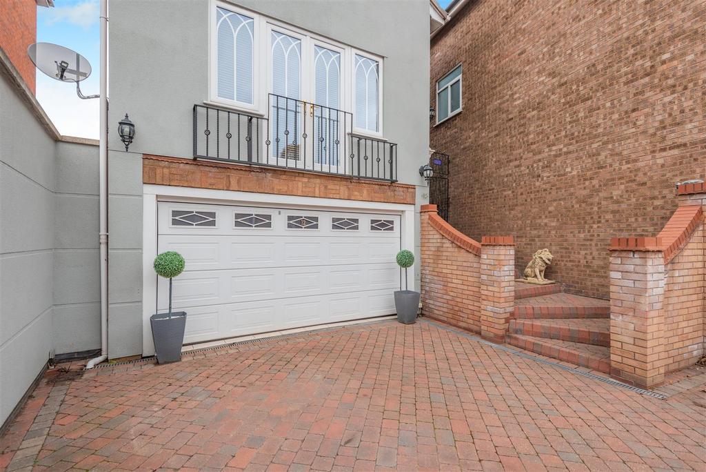 8668652-exterior10.jpg