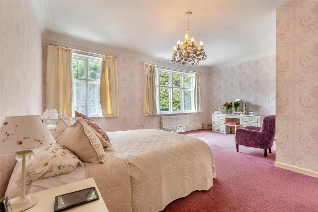 8599546-interior10.jpg