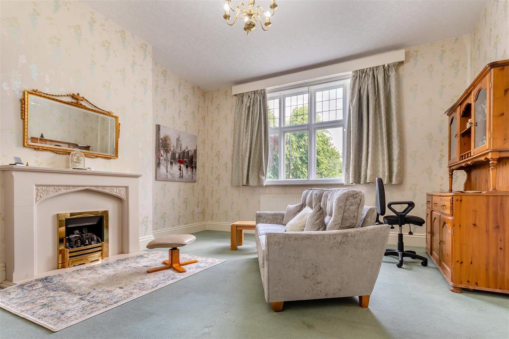 8599546-interior19.jpg
