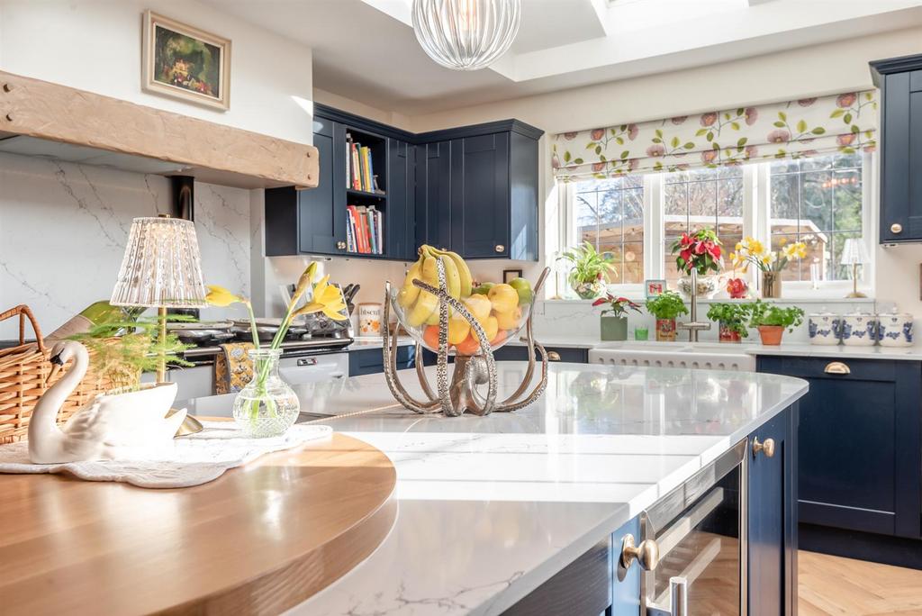 8680787-interior43.jpg