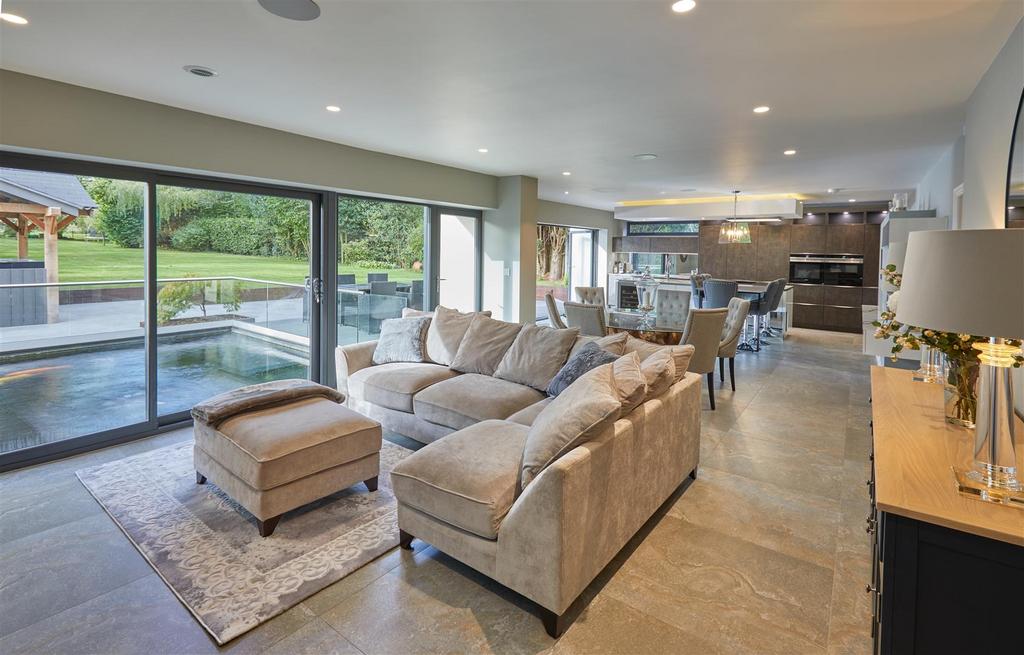 Broad View Interior 022.jpg