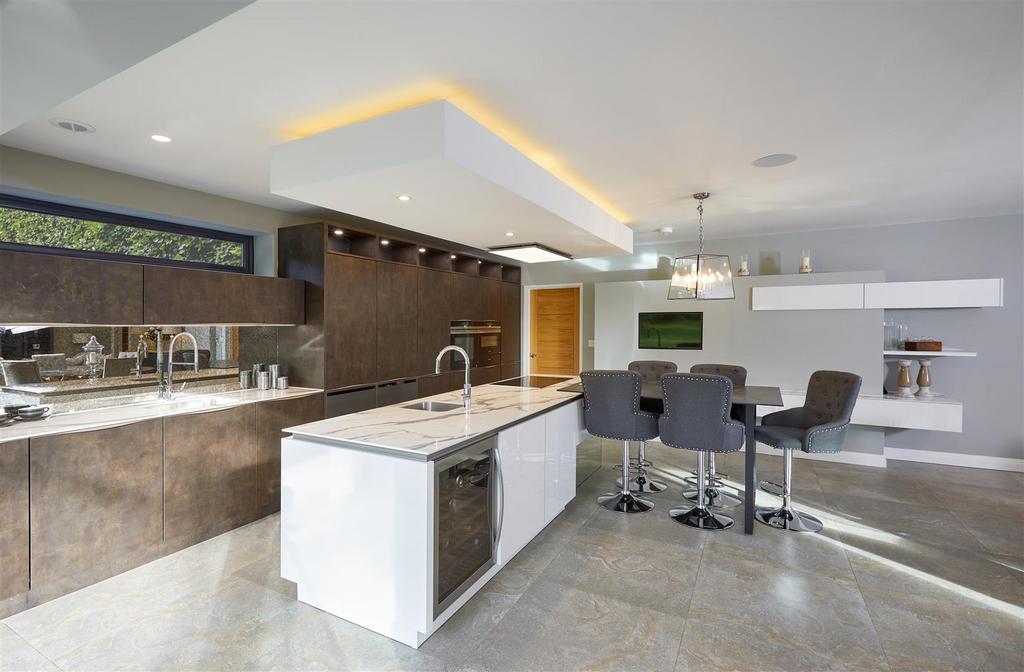 Broad View Interior 023.jpg
