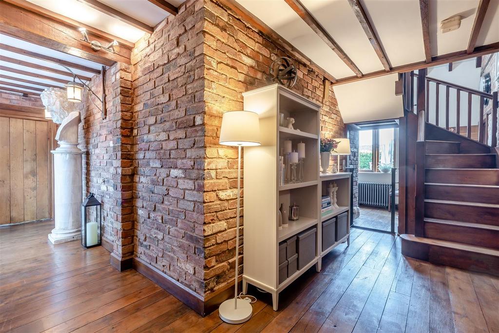 8651407-interior45.jpg