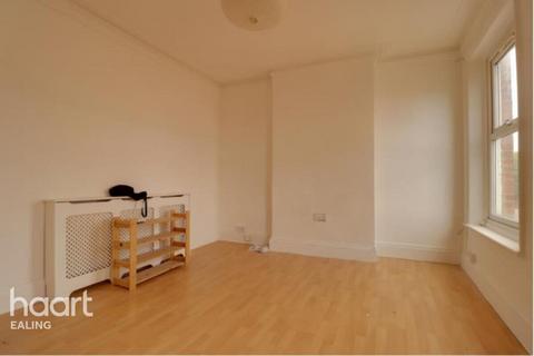 3 bedroom apartment to rent, South Ealing Road, London