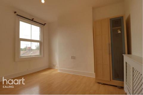 3 bedroom apartment to rent, South Ealing Road, London