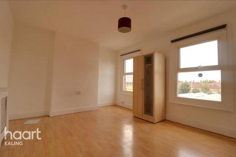 3 bedroom apartment to rent, South Ealing Road, London