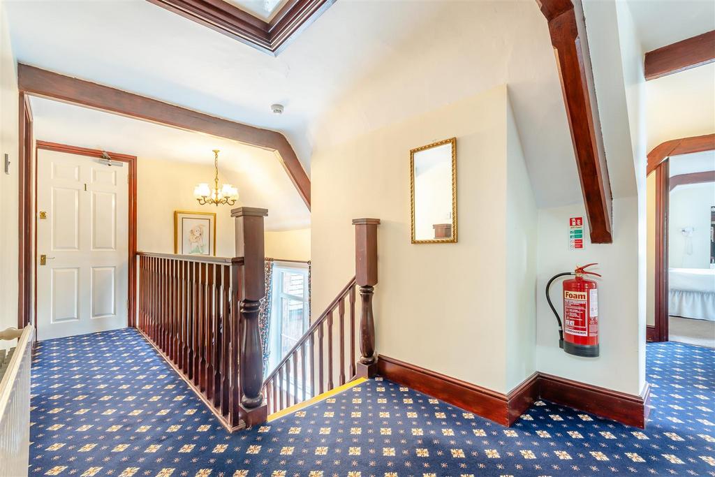 8550706-interior30.jpg