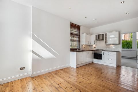 2 bedroom flat to rent, Netheravon Road, Chiswick, London