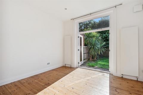 2 bedroom flat to rent, Netheravon Road, Chiswick, London
