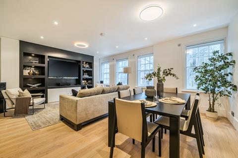 3 bedroom flat for sale, Kensington Church Street, London, W8