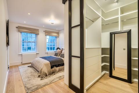 3 bedroom flat for sale, Kensington Church Street, London, W8