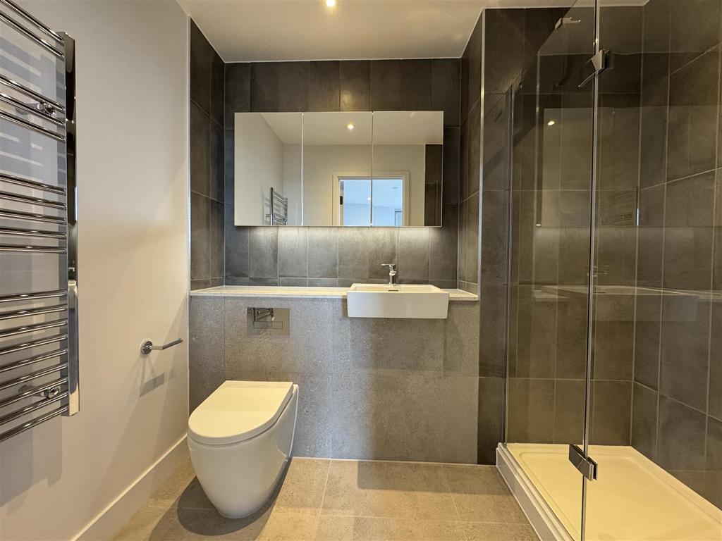 En-suite pic 2.jpeg