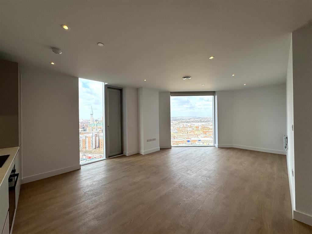 Living Area pic 3.jpeg