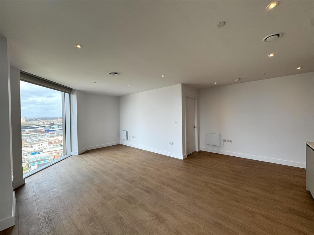 Living Area pic 8.jpeg