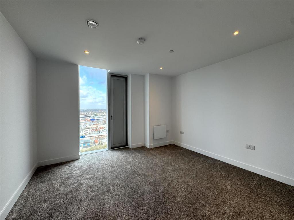 Bedroom 1 pic 2.jpeg