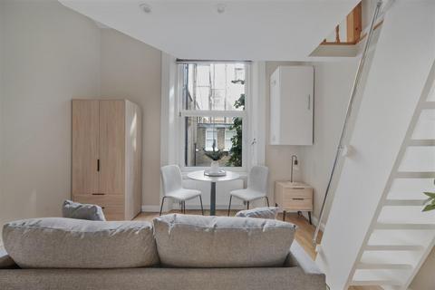 Studio to rent, Wrights Lane, London W8