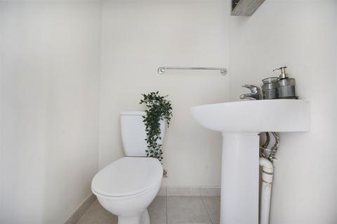 Studio to rent, Wrights Lane, London W8