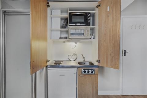 Studio to rent, Wrights Lane, London W8