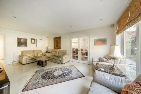undefined, Lord Chancellor Walk, Kingston Upon Thames, KT2