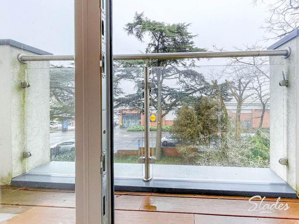 13 robinia balcony m