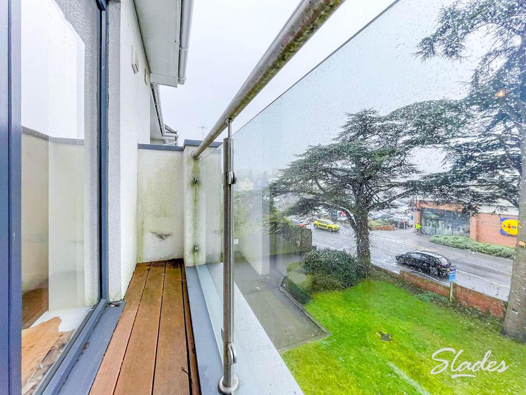 13 Robinia balcony 2