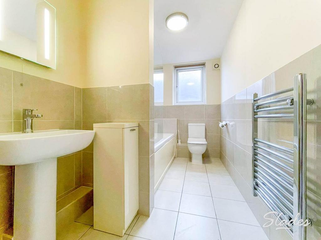 13 robinia bathroom