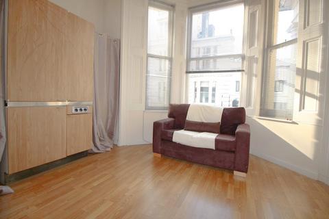 Studio to rent, Courtfield Gardens, London SW5