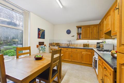3 bedroom flat for sale, Hampton Court, 43 Park Road, Buxton