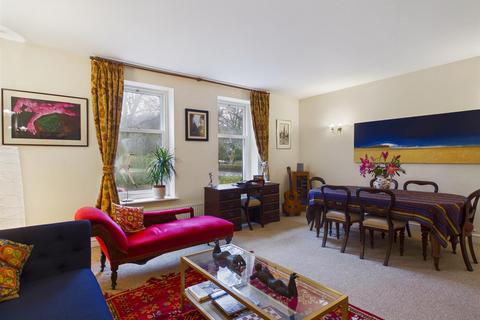 3 bedroom flat for sale, Hampton Court, 43 Park Road, Buxton