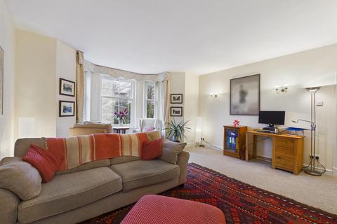 3 bedroom flat for sale, Hampton Court, 43 Park Road, Buxton