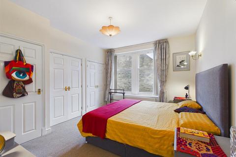 3 bedroom flat for sale, Hampton Court, 43 Park Road, Buxton