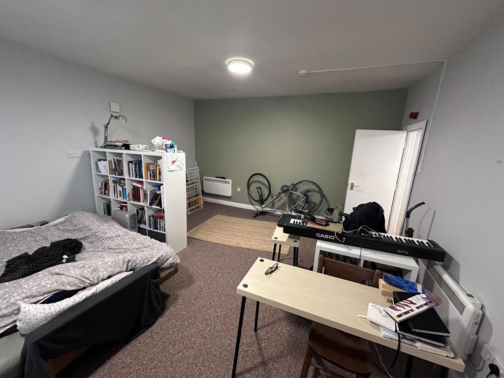 Spacious bedroom with a double bed, open floor ...