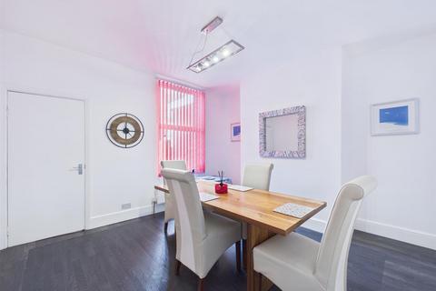 4 bedroom terraced house for sale, Westmoreland Avenue, Bridlington
